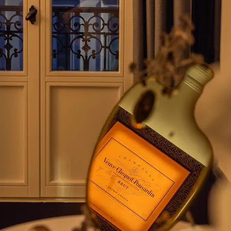 아파트 La Loge Du 77 Pied-a-terre Parisien Au Coeur Des Secrets De 랭스