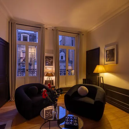 아파트 La Loge Du 77 Pied-a-terre Parisien Au Coeur Des Secrets De *